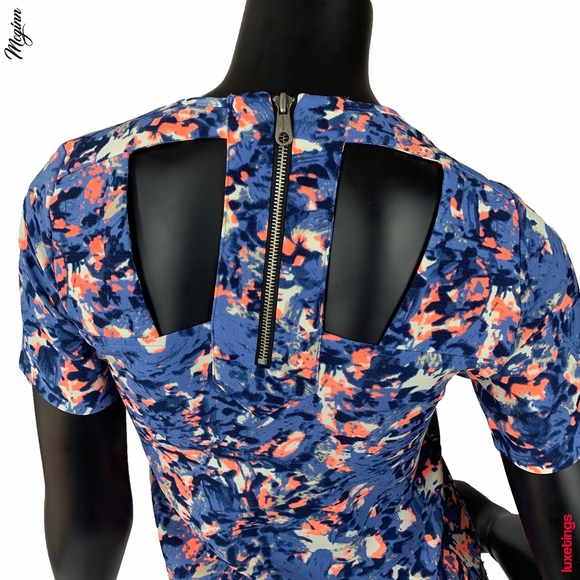 {McGinn} Abstract Floral Print/ T-Cut Out Back Top - Picture 2 of 7